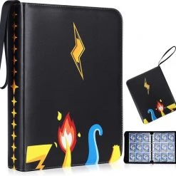 Merkloos Verzamelmap Geschikt Voor Pokémon Kaarten - 9 Pocket - 900 Kaarten - 50 Pagina’s - Waterproof - Pokémon Kaarten - Map Voor Pokémon - Premium Kwaliteit - Inclusief Pakje Pokémon Kaarten - Zwart - Vier Staarten